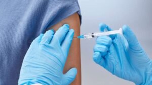 seringue utilisée pour injection de sérum antitétanique à domicile
