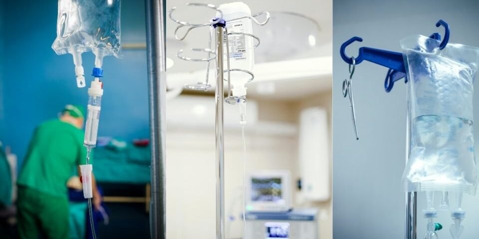 infirmier administrant une perfusion à domicile à Rabat Salé Témara